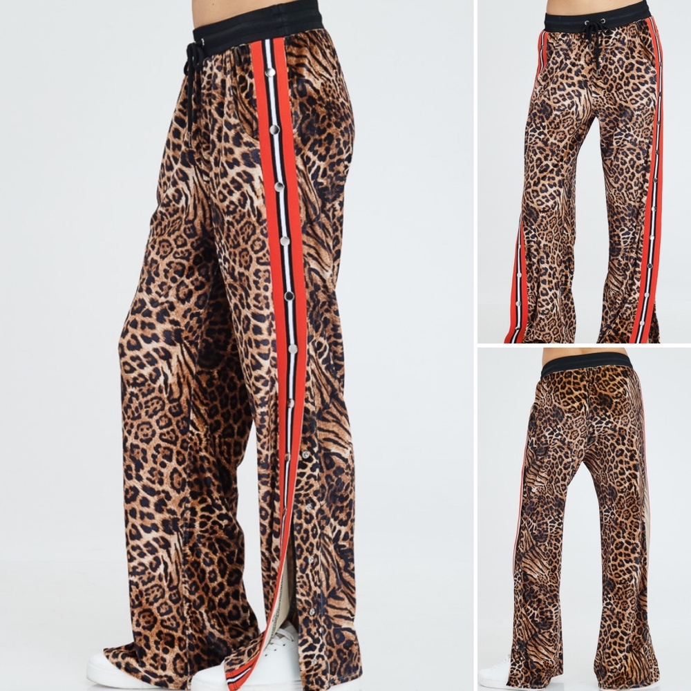 ✅NEW ARRIVAL➡️Velvet Animal Print Track Pants
